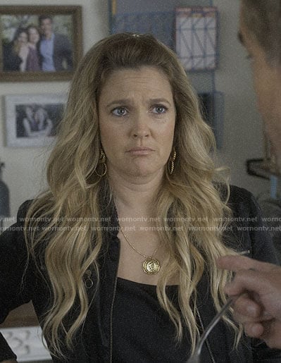 Sheila's gold pendant necklace and rope earrings  on Santa Clarita Diet
