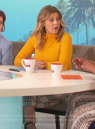 Jodie Sweetin's white plaid pants on The Talk