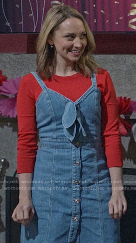 Sherry's denim button front dress on Modern Family