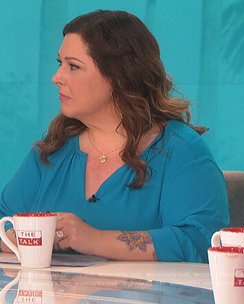 Carnie Wilson's blue teal top on The Talk