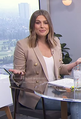 Carissa's beige blazer on E! News Daily Pop
