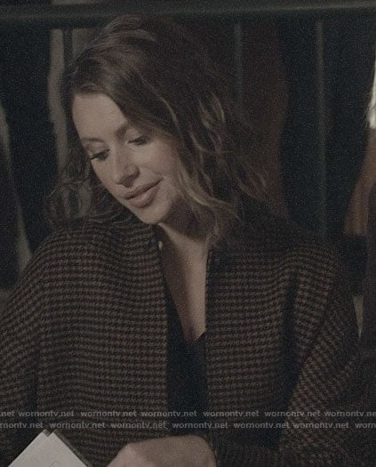 Peyton's houndstooth coat on iZombie