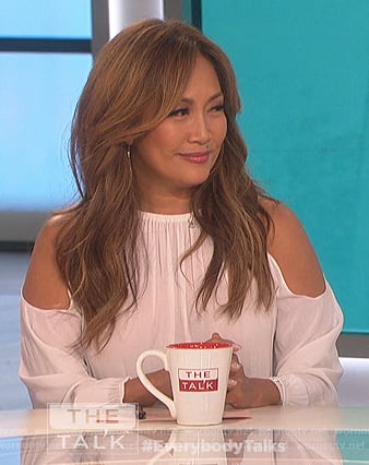 Carrie's white cold shoulder top on The Talk