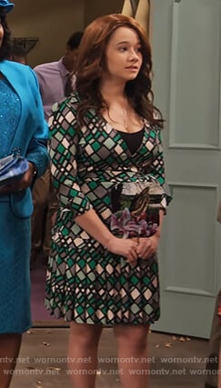 Jade's green geometric print wrap dress on Family Reunion