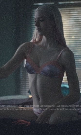 Jules's two-tone bra on Euphoria