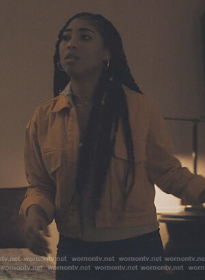 Peri's yellow denim jacket with large pockets on Light as a Feather
