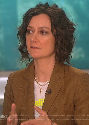 Sara's white La Californie tee on The Talk