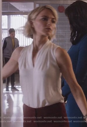 Lizzie's white v-neck top on Instinct