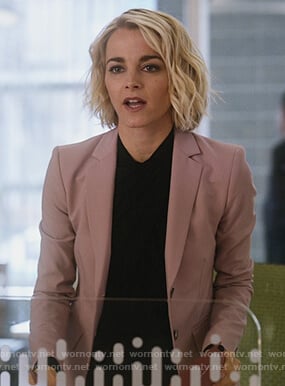 Lizzie's pink blazer on Instinct