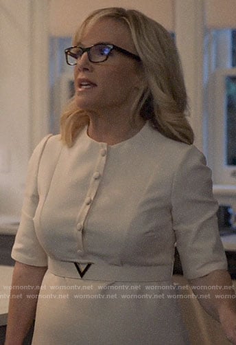 Sheila's white V belt dress on Suits