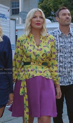 Tori's yellow floral wrap top on BH90210