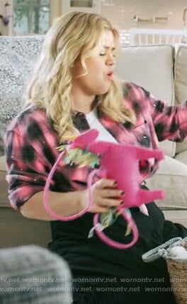 Kelly's pink plaid shirt on The Kelly Clarkson Show