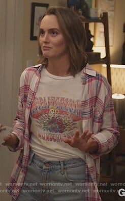 Angie's white print tee and plaid shirt on Single Parents
