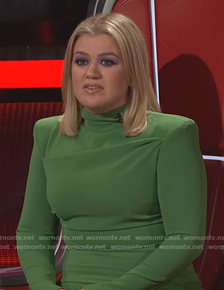 Kelly Clarkson's green padded shoulder dress on The Voice