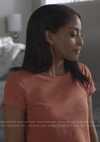 Kelly's orange t-shirt on Supergirl