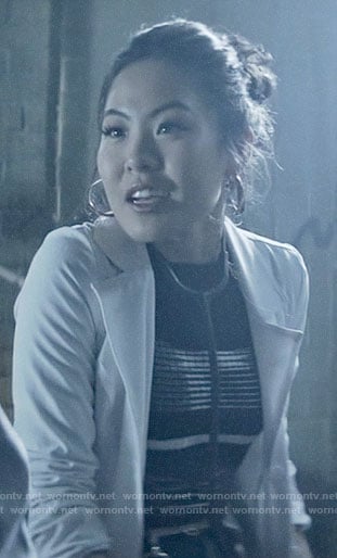 Mary's striped sweater on Batwoman