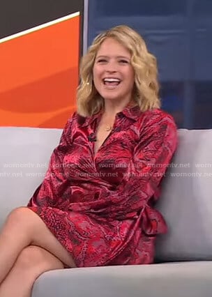 Sara's red abstract print wrap dress on GMA Strahan Sara And Keke