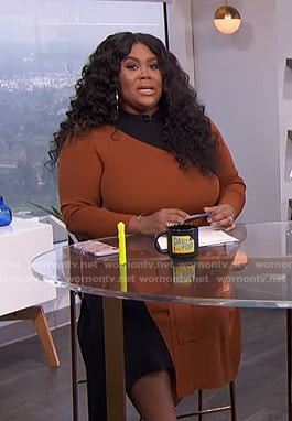 Nina's black and brown colorblock dress on E! News Daily Pop