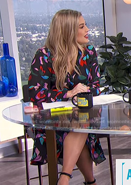 Carissa's black floral v-neck dress on E! News Daily Pop