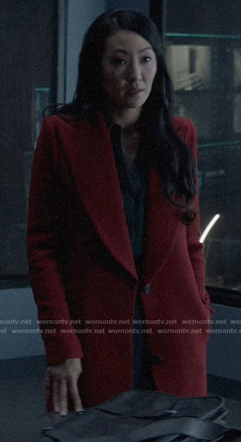 Catherine's red coat on Batwoman