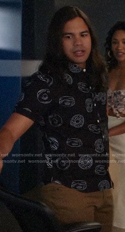 Cisco's black donut print shirt on The Flash