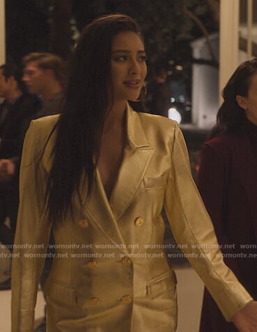 Stella's gold metallic blazer on Dollface