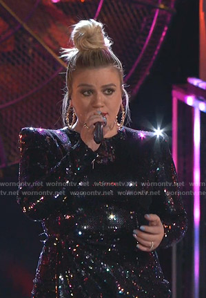 Kelly Clarkson's sequin mini dress on The Voice