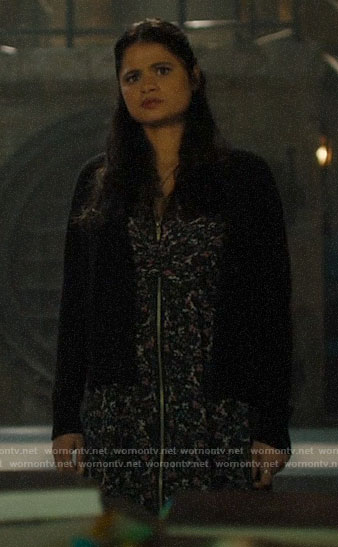 Mel's printed zip-front dress on Charmed
