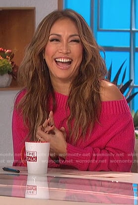 Carrie's pink off shoulder sweater on The Talk