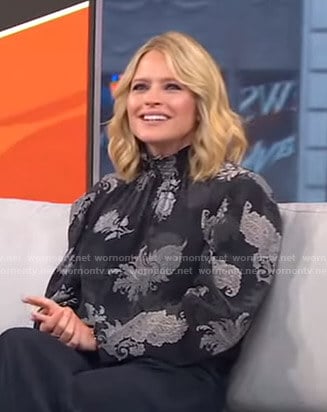 Sara's black printed smocked neck blouse on GMA Strahan Sara And Keke