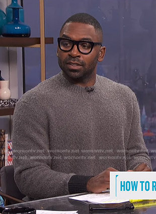 Justin's grey sweater on E! News Daily Pop
