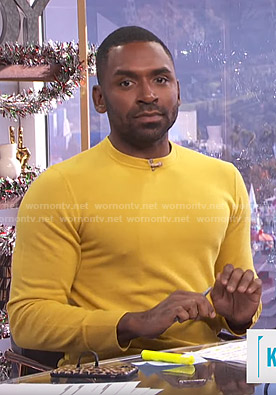 Justin's yellow sweater on E! News Daily Pop