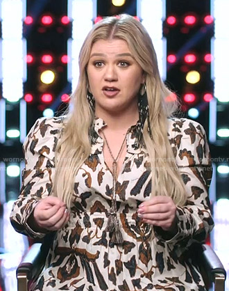 Kelly Clarkson's white printed tie neck dress on The Voice