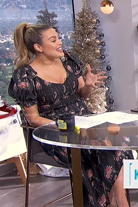 Carissa's black floral smocked midi dress on E! News Daily Pop