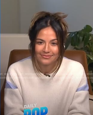 Erin's white mixed-media ribbed sweater on E! News Daily Pop