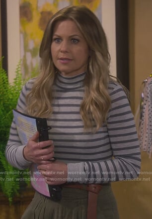 DJ's gray striped mock neck top on Fuller House