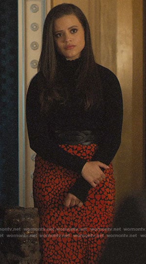Maggie's heart print skirt on Charmed