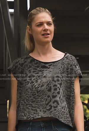 Tami's grey animal print tee on Shameless
