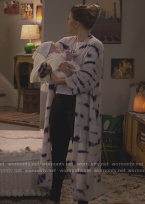 Stephanie's white california love tee and tie dye cardigan on Fuller House