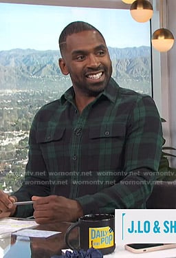 Justin's green plaid flannel shirt on E! News Daily Pop
