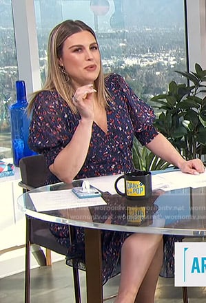 Carissa's blue floral v-neck dress on E! News Daily Pop