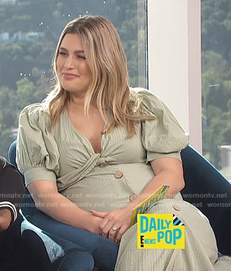 Carissa's green button front maternity dress on E! News Daily Pop