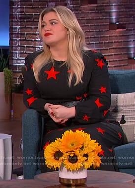 Kelly's black star print maxi dress on The Kelly Clarkson Show
