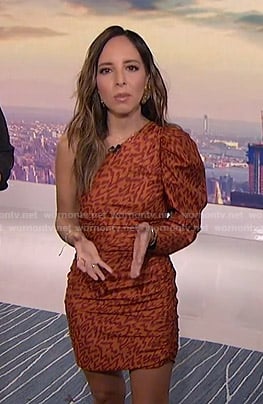 Lilliana's orange printed one-shoulder dress on E! News