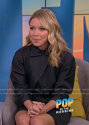 Kelly Ripa's dark grey asymmetric mini dress on E! News