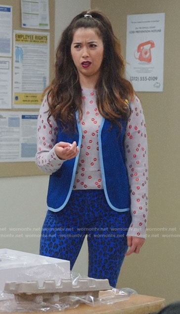 Cheyenne's lips print sweater and blue leopard jeans on Superstore