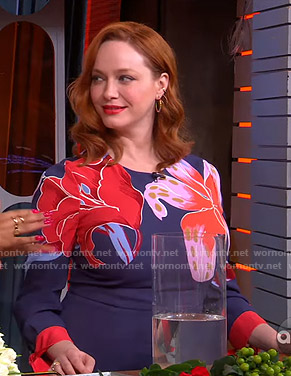 Christina Hendricks's lily print dress on GMA Strahan Sara And Keke