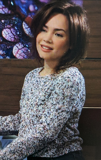 Elizabeth's speckled sweater on General Hospital