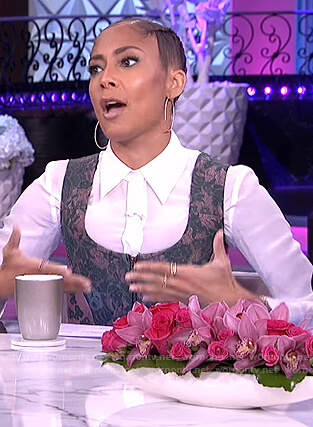 Amanda's jacquard corset on The Real