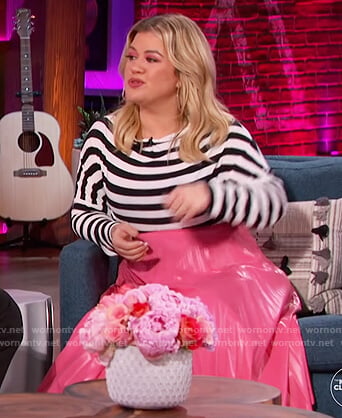 Kelly's pink metallic midi skirt on The Kelly Clarkson Show